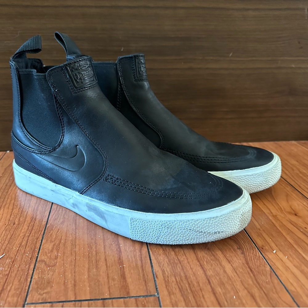 NIKE SB Zoom Stefan Janoski Black leather slip ons